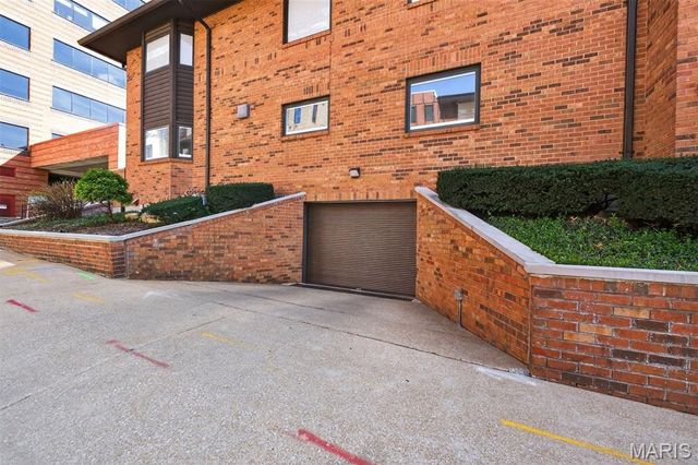 170 N Brentwood Boulevard, Clayton, MO 63105