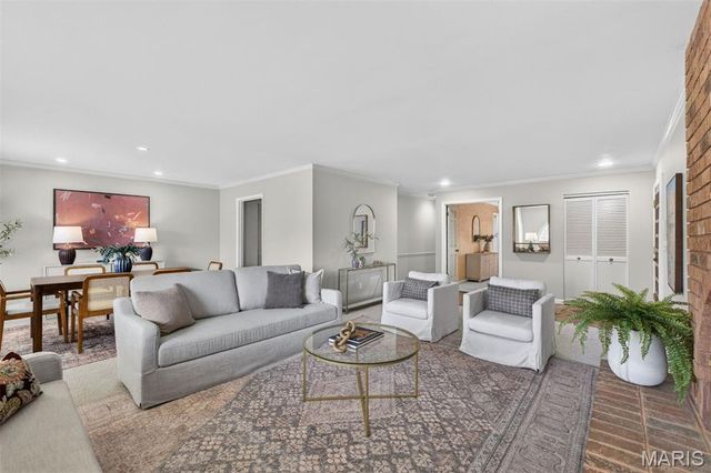 170 N Brentwood Boulevard, Clayton, MO 63105