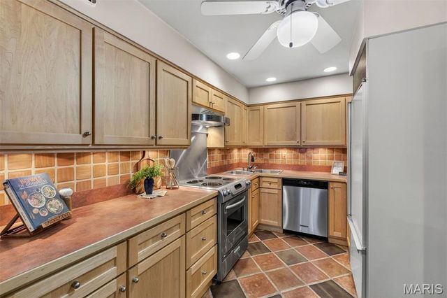 170 N Brentwood Boulevard, Clayton, MO 63105