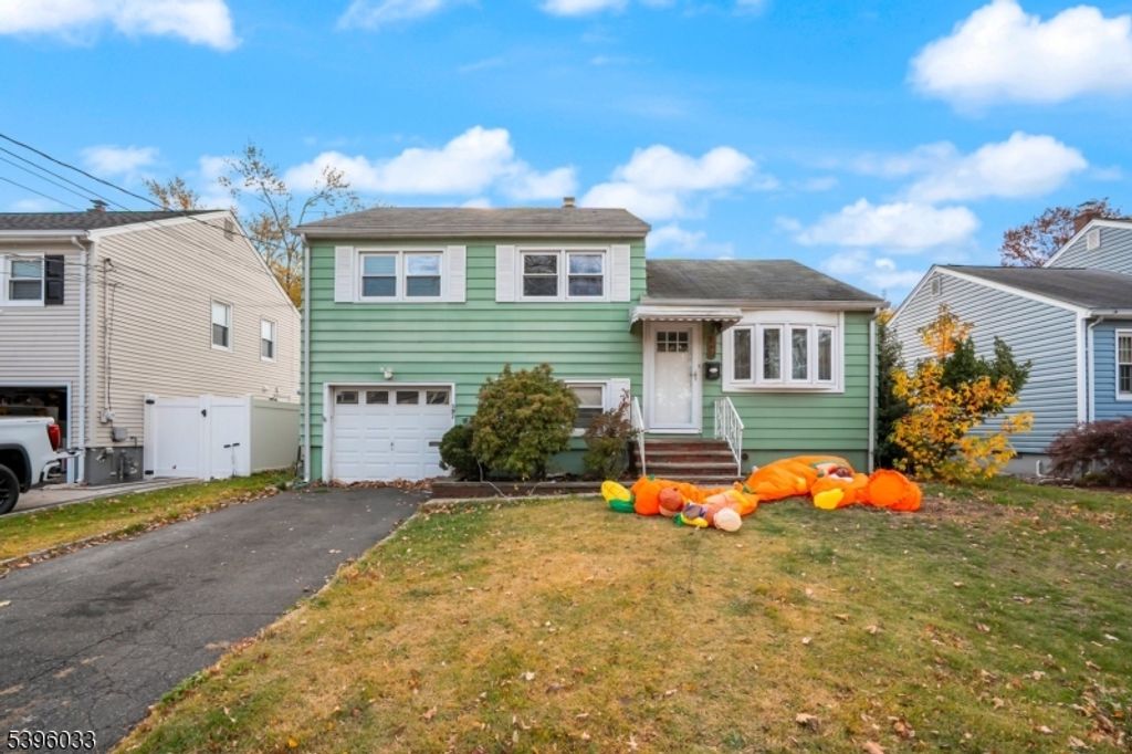 392 Lower Alden Dr, Rahway City, NJ 07065