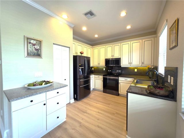 1939 Grey Falcon Circle SW, Vero Beach, FL 32962