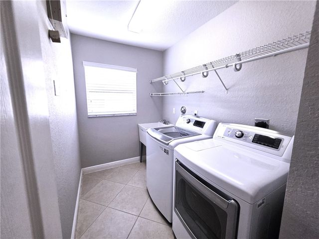 1939 Grey Falcon Circle SW, Vero Beach, FL 32962