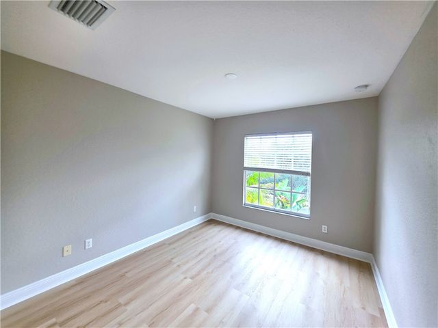 1939 Grey Falcon Circle SW, Vero Beach, FL 32962