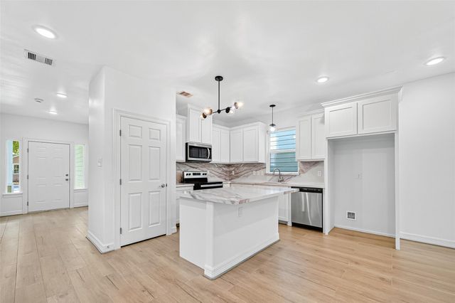 716 Zoe Street, Houston, TX 77020