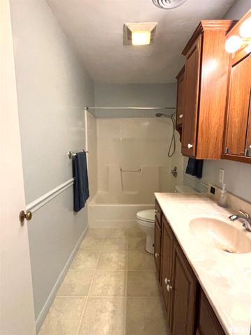 2633 S BROADWAY Avenue, Salem, IL 62881