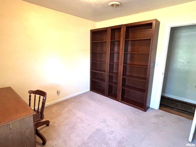 2633 S BROADWAY Avenue, Salem, IL 62881