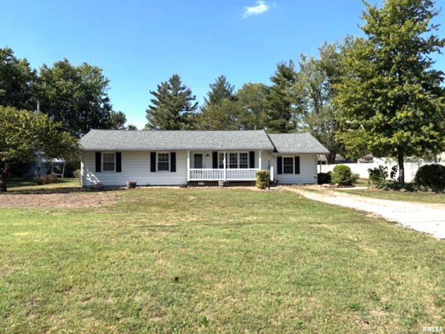 2633 S BROADWAY Avenue, Salem, IL 62881