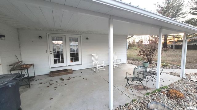 2633 S BROADWAY Avenue, Salem, IL 62881