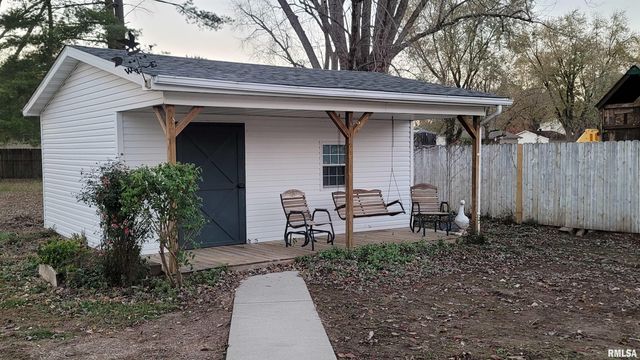 2633 S BROADWAY Avenue, Salem, IL 62881