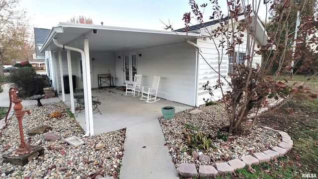 2633 S BROADWAY Avenue, Salem, IL 62881