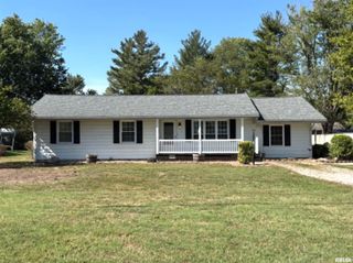 2633 S BROADWAY Avenue, Salem, IL 62881