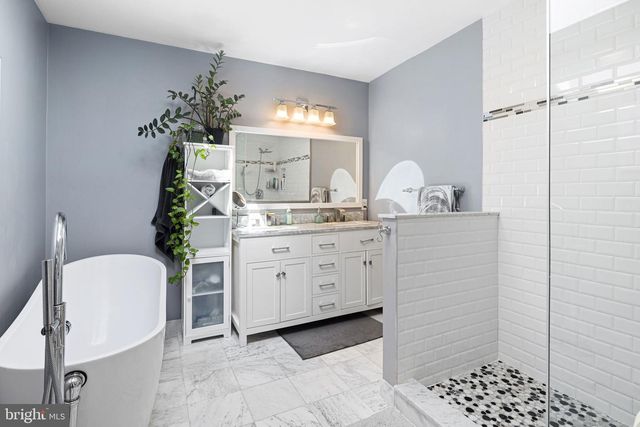 806 S 8TH, Philadelphia, PA 19147