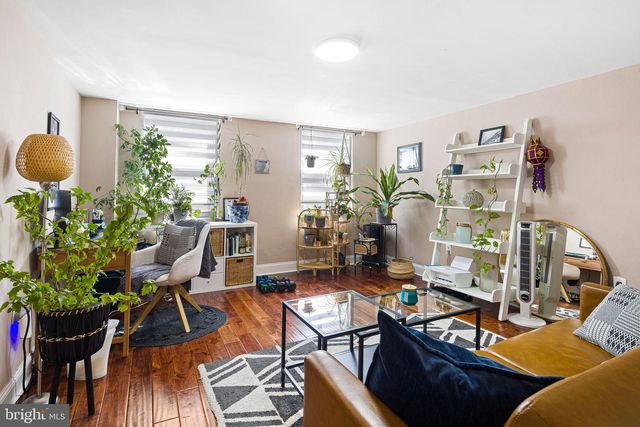 806 S 8TH, Philadelphia, PA 19147