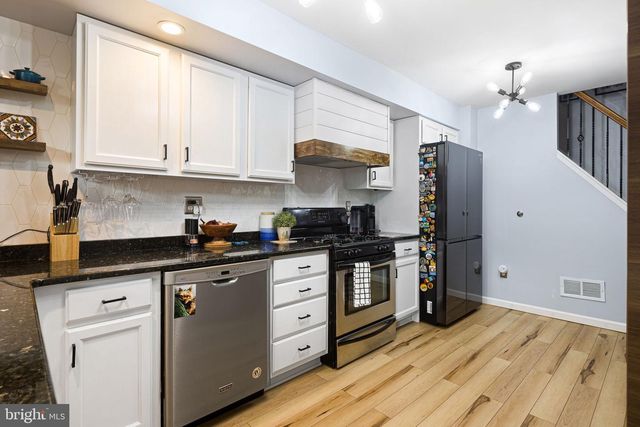 806 S 8TH, Philadelphia, PA 19147
