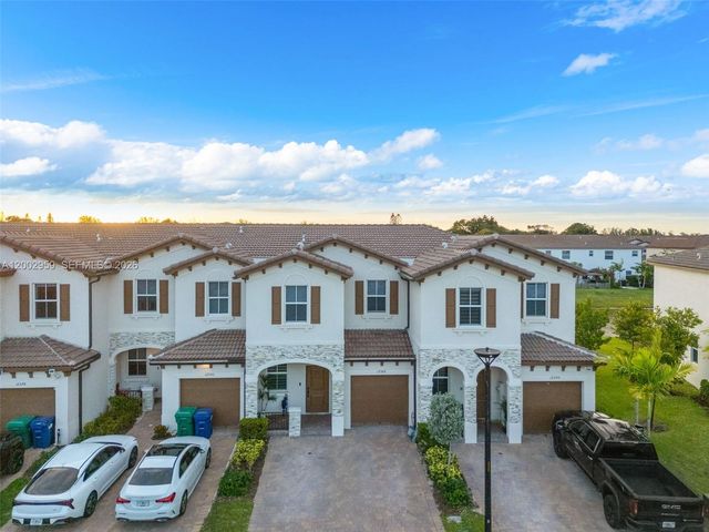 12586 NW 22nd Pl, Miami, FL 33167