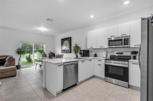 12586 NW 22nd Pl, Miami, FL 33167