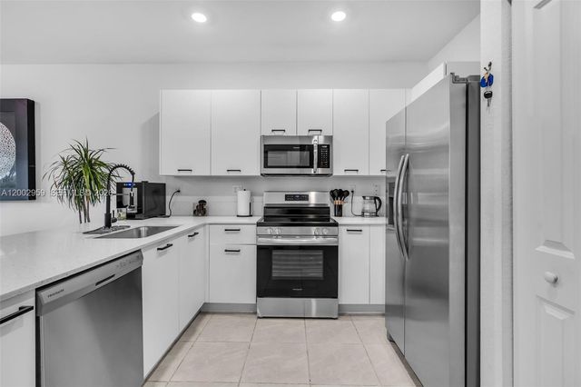 12586 NW 22nd Pl, Miami, FL 33167