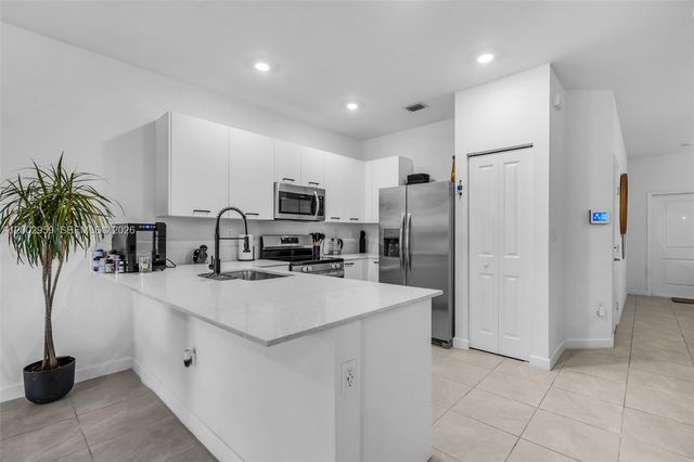 12586 NW 22nd Pl, Miami, FL 33167