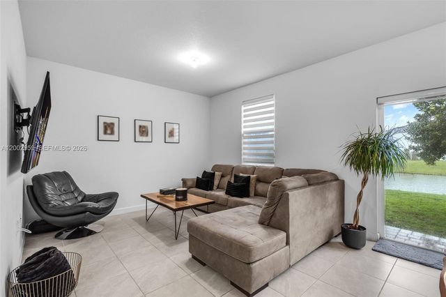 12586 NW 22nd Pl, Miami, FL 33167