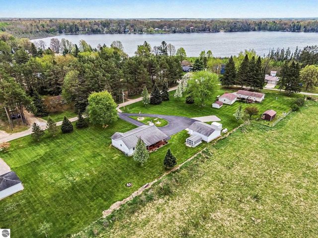 437 4th Street, Lupton, MI 48635
