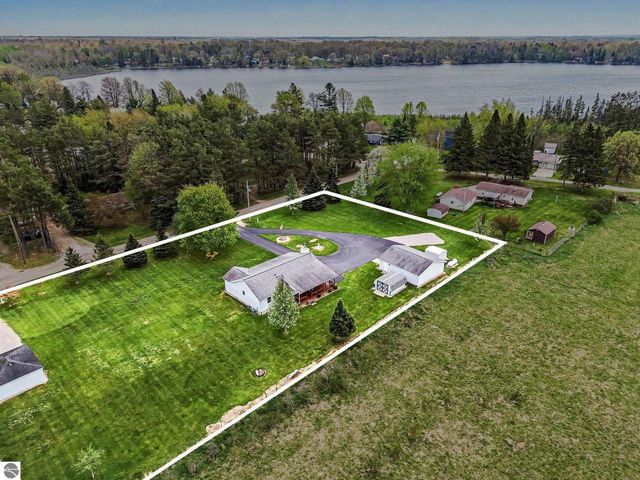 437 4th Street, Lupton, MI 48635