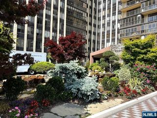 300 Winston Drive 1423, Cliffside Park, NJ 07010