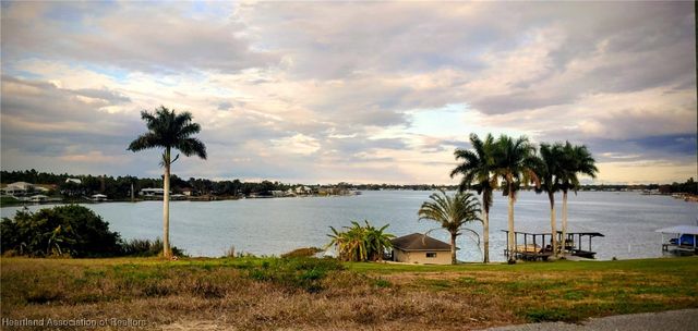 400 Lake Clay Drive S, Lake Placid, FL 33852