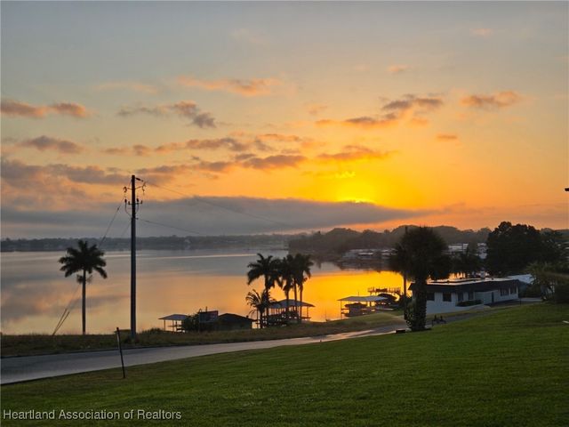 400 Lake Clay Drive S, Lake Placid, FL 33852