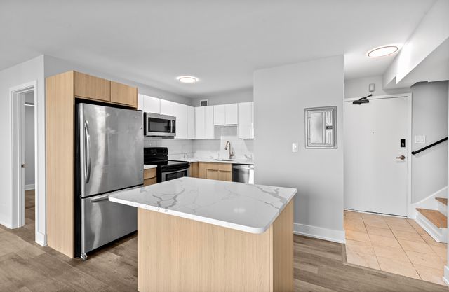 6166 N Sheridan Road 12E, Chicago, IL 60660