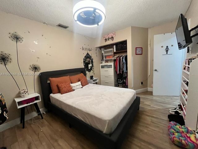 930 SW 109th Ave ., Pembroke Pines, FL 33025