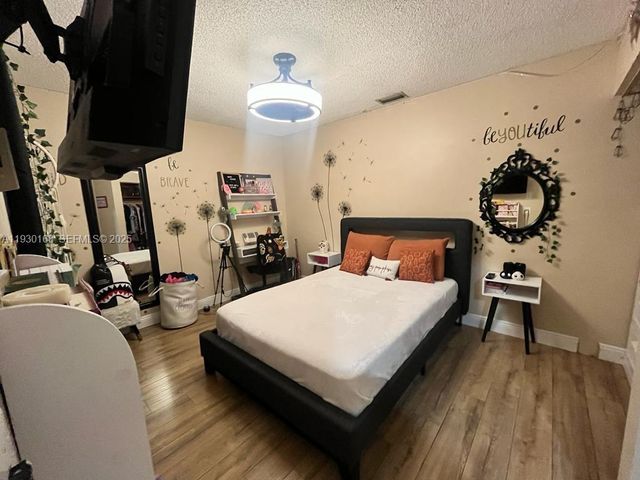 930 SW 109th Ave ., Pembroke Pines, FL 33025