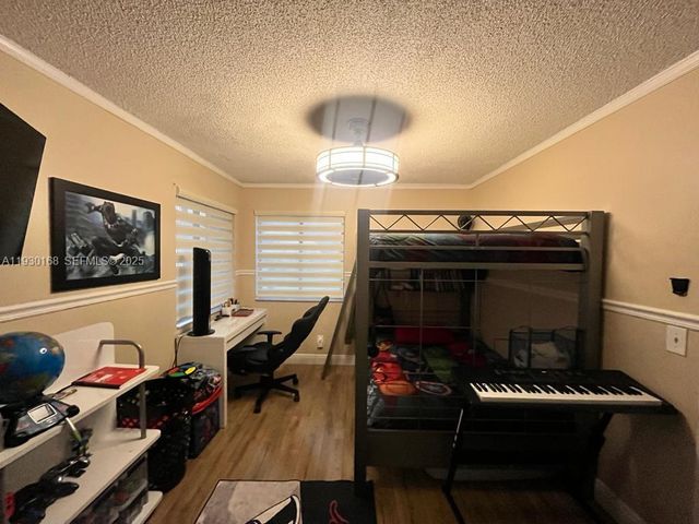 930 SW 109th Ave ., Pembroke Pines, FL 33025