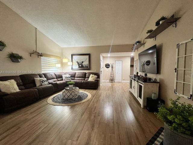 930 SW 109th Ave ., Pembroke Pines, FL 33025