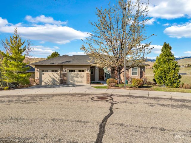 2272 W Winter Camp Dr., Boise, ID 83703