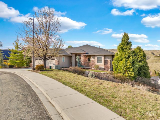 2272 W Winter Camp Dr., Boise, ID 83703