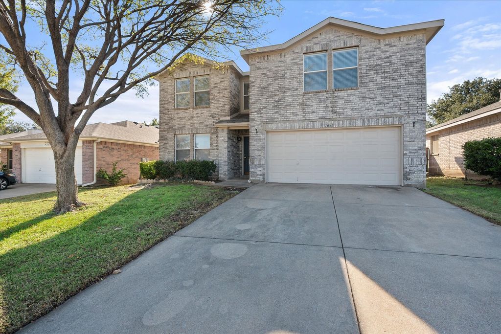 1049 Triple Crown Drive, Fort Worth, TX 76179