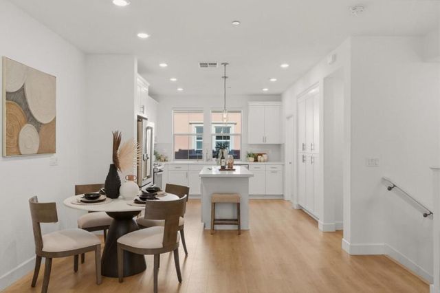 1065 Darwin Terrace 3, Sunnyvale, CA 94085