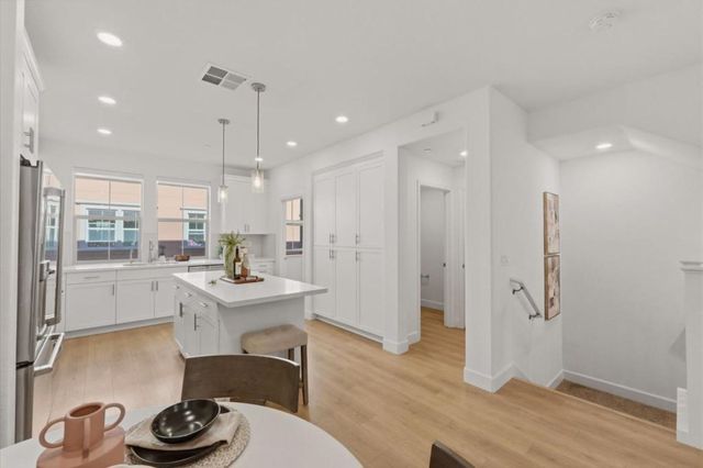 1065 Darwin Terrace 3, Sunnyvale, CA 94085