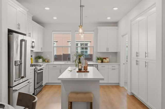 1065 Darwin Terrace 3, Sunnyvale, CA 94085