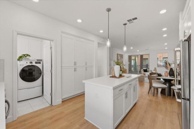 1065 Darwin Terrace 3, Sunnyvale, CA 94085