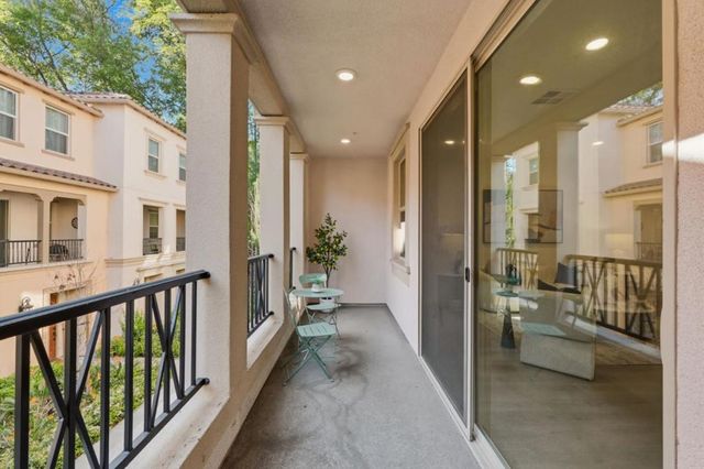 1065 Darwin Terrace 3, Sunnyvale, CA 94085