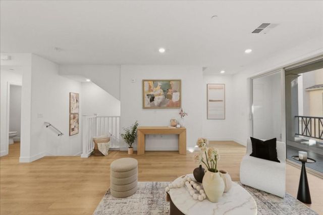 1065 Darwin Terrace 3, Sunnyvale, CA 94085