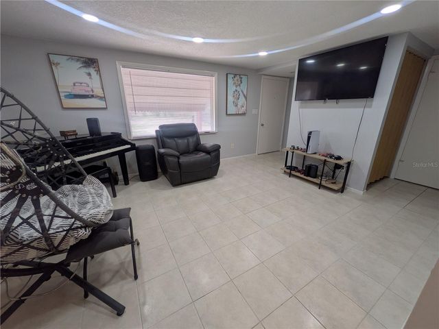 6212 18TH STREET, Zephyrhills, FL 33542