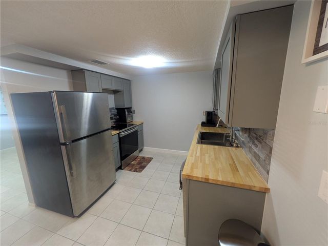 6212 18TH STREET, Zephyrhills, FL 33542