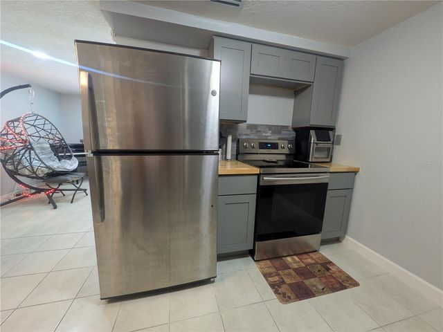 6212 18TH STREET, Zephyrhills, FL 33542