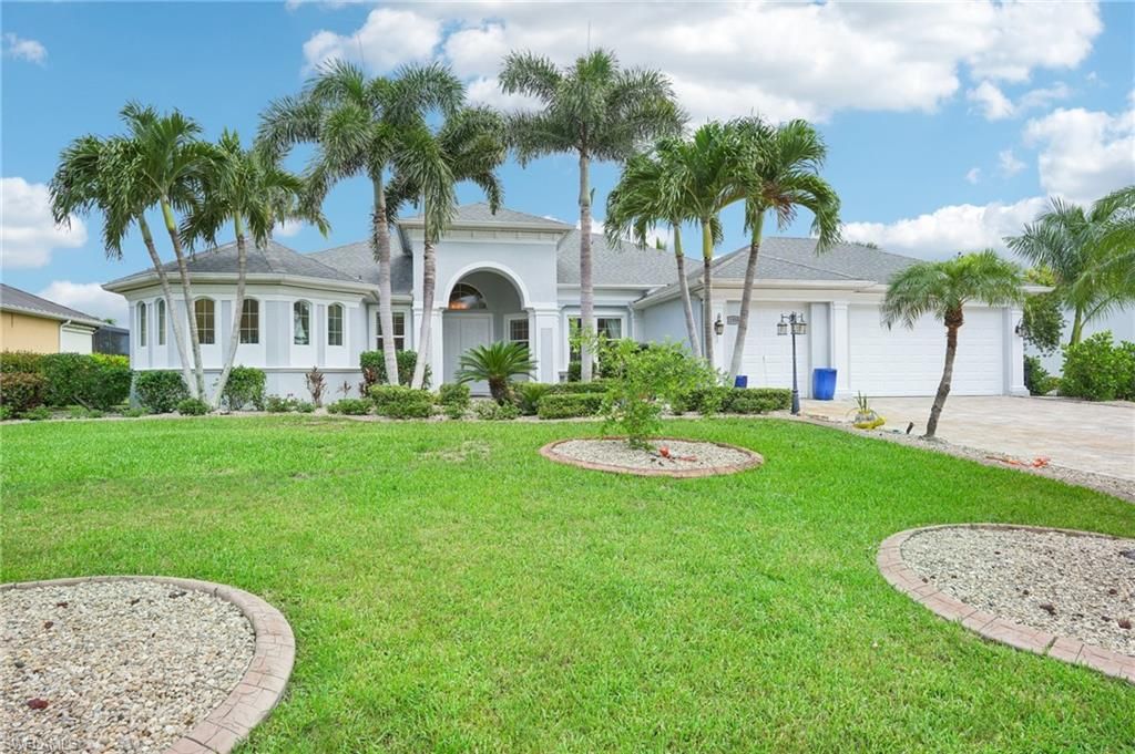 Image 2 of property listing at 11558 Royal Tee CIR, Cape Coral, FL 33991