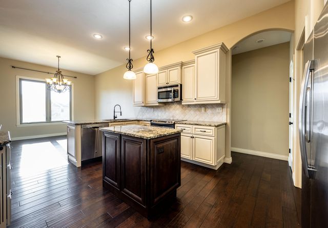 2414 E Academy, Ozark, MO 65721