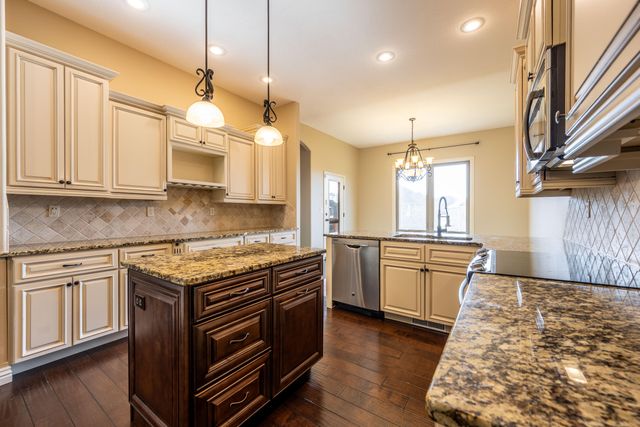 2414 E Academy, Ozark, MO 65721