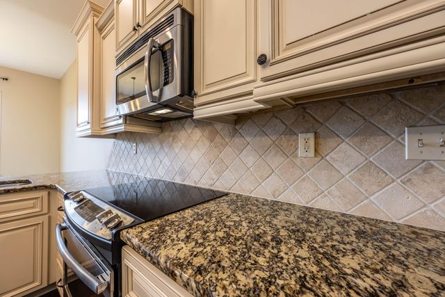 2414 E Academy, Ozark, MO 65721