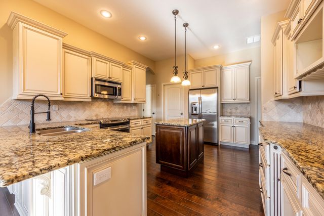 2414 E Academy, Ozark, MO 65721